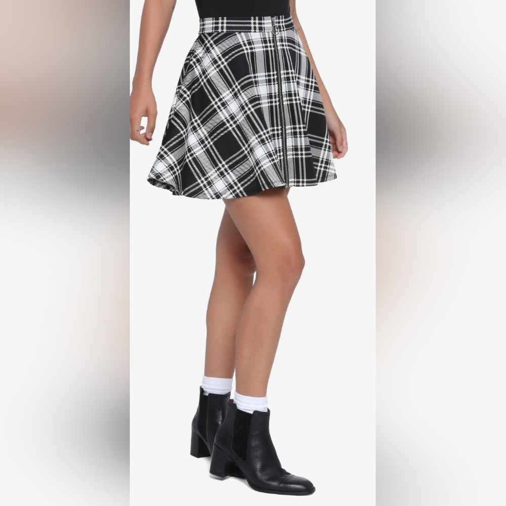Hot Topic Black and White Plaid O-Ring Zip Up Skater Skirt with Pockets Size S